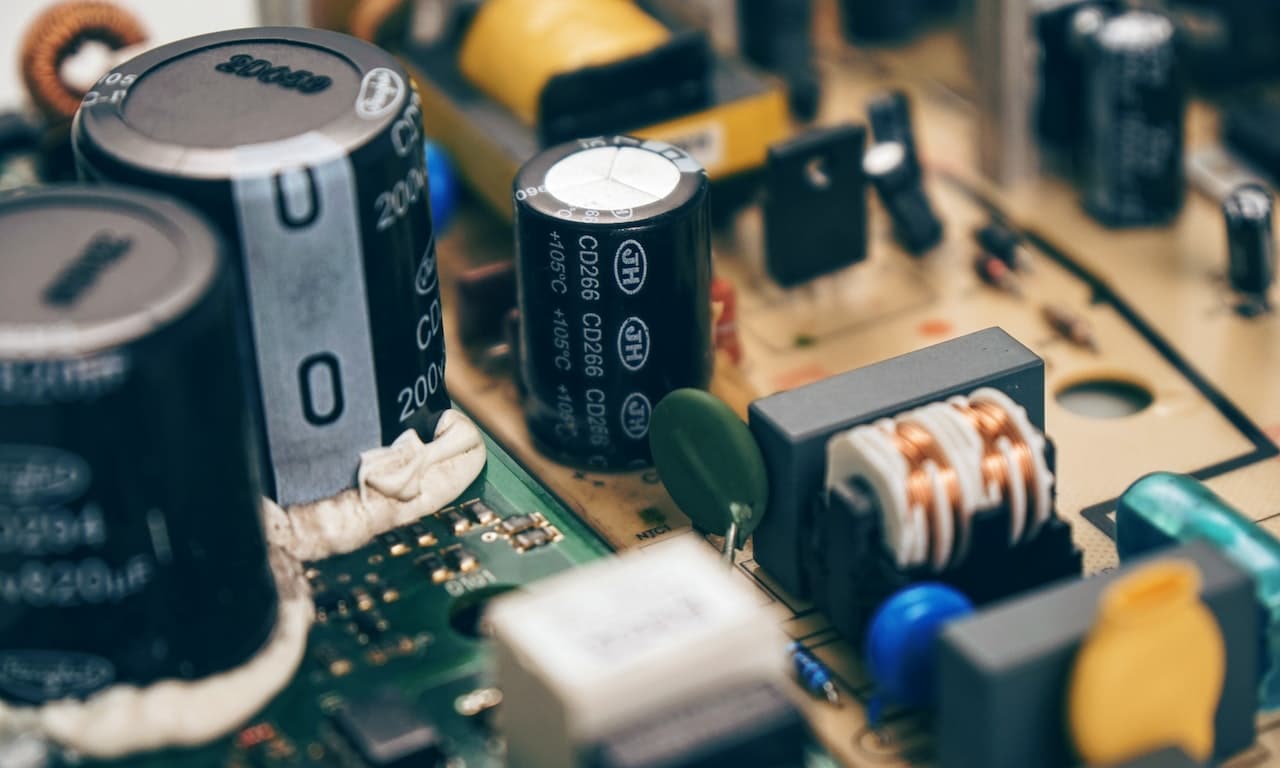 Triacs et applications électroniques pour variateurs et moteurs