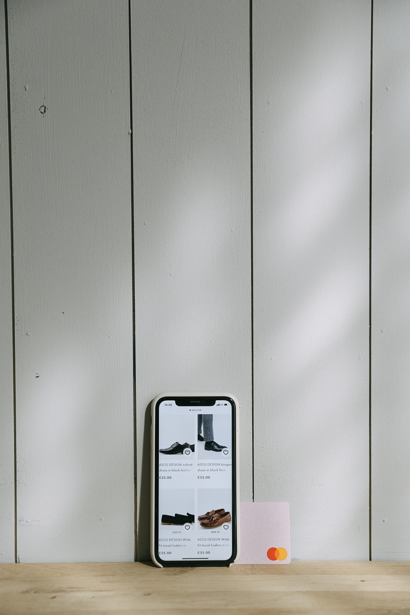 Vêtements tendance disponibles sur des sites de mode en ligne