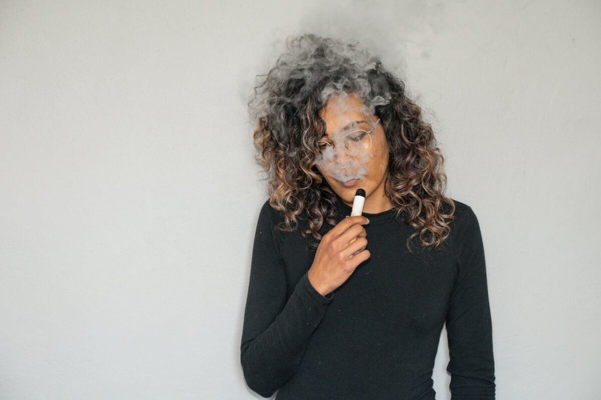 Cigarette électronique utilisée comme outil pour arrêter de fumer