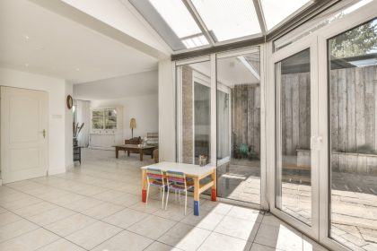 Véranda lumineuse ajoutée à une maison à Rouen