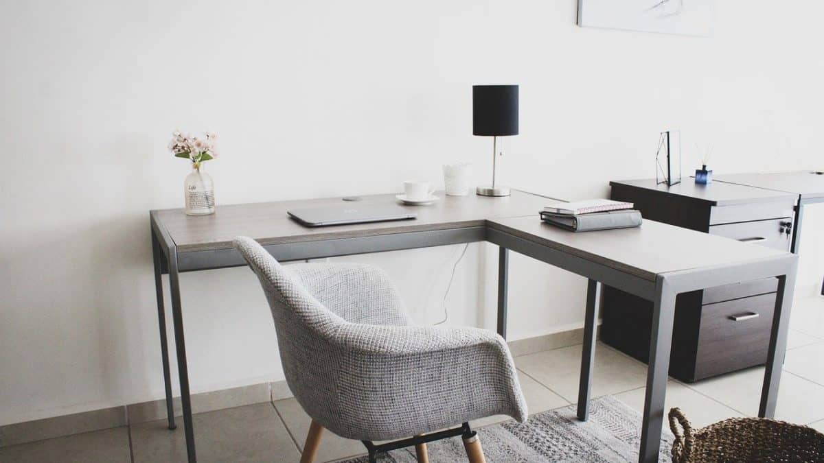 Aménagez votre bureau professionnel avec du mobilier sur mesure !