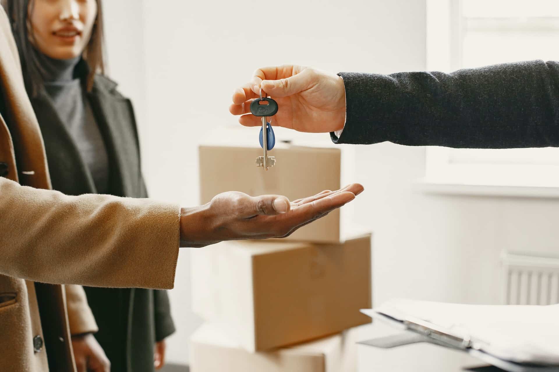 Investisseur examinant les avantages de revendre un bien LMNP