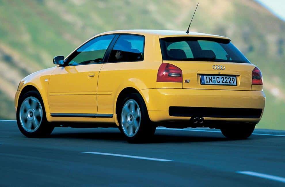 Honda S2000 et Volkswagen Golf 3 VR6 en exposition